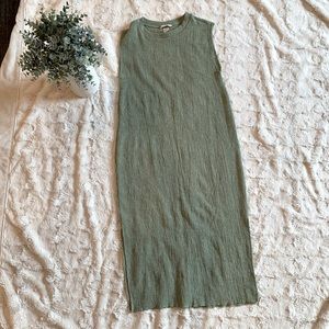 NWOT H&M green sleeveless midi dress